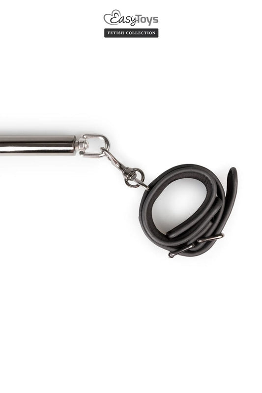 Barre d'écartement ajustable + menottes en faux cuir - Easytoys Fetish Collection