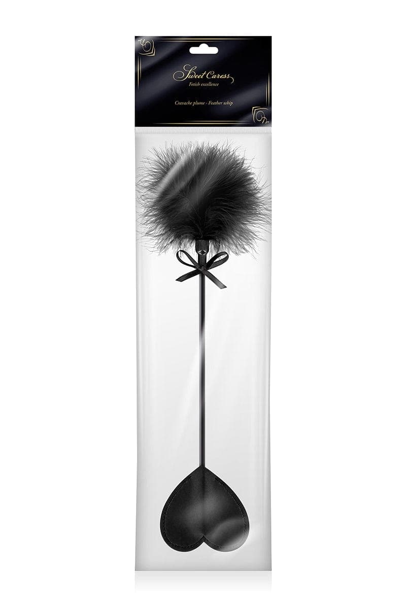 Cravache d’initiation au BDSM soft coeur avec pompon plumes noir - Sweet Caress