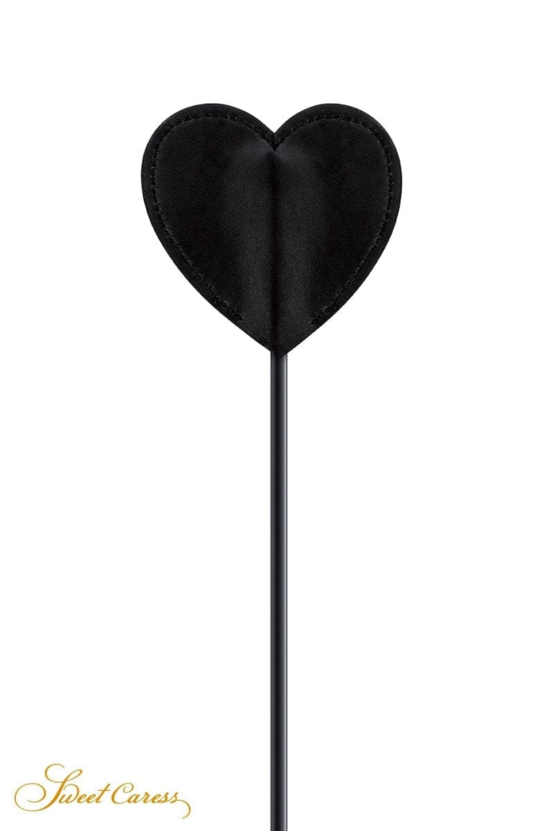 Cravache d’initiation au BDSM soft coeur avec pompon plumes noir - Sweet Caress